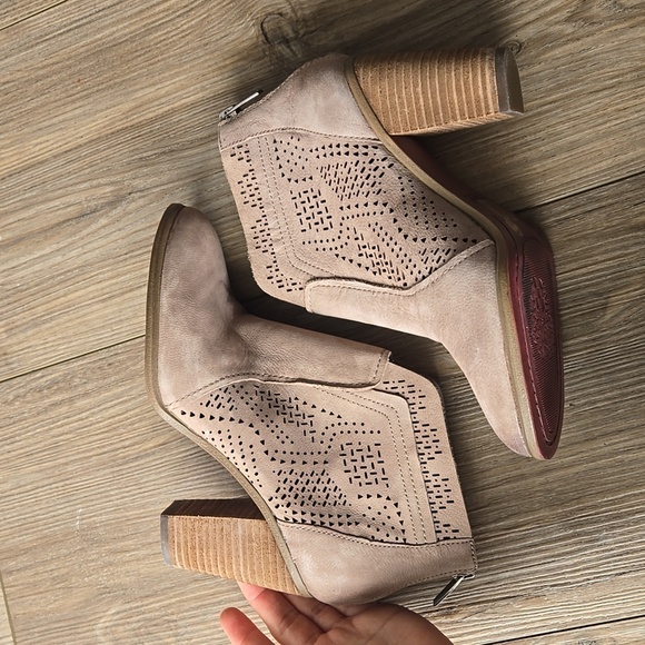 Vince Camuto Frasitta Leather Cut Out Wooden Stack Heel Booties - Picture 5 of 8